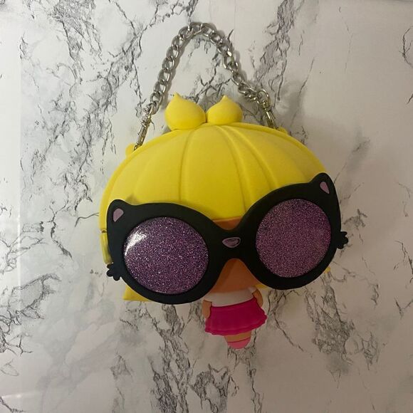 MGA Entertainment What's in My Purse Surprise Miss Pawsitive Doll Purse - Picture 1 of 3